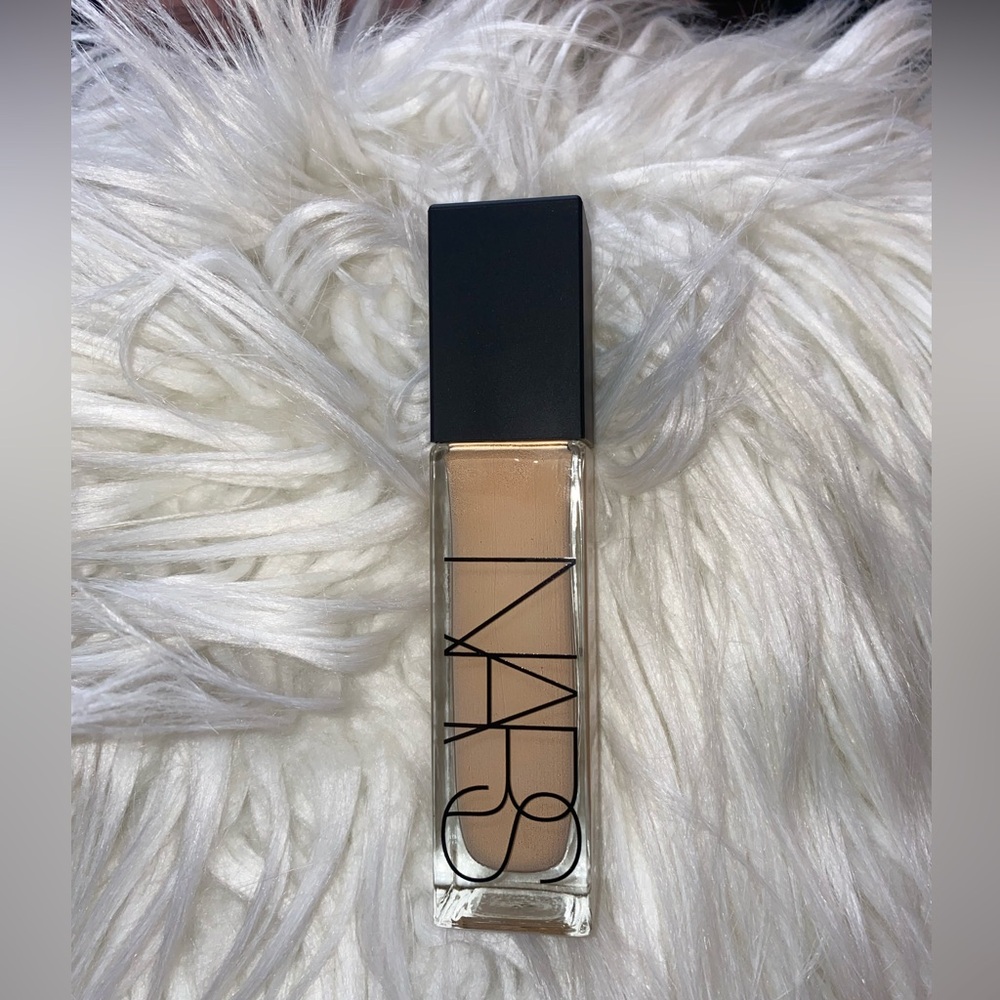 Natural Radiant Longwear Foundation (Color Salzburg L3.5)